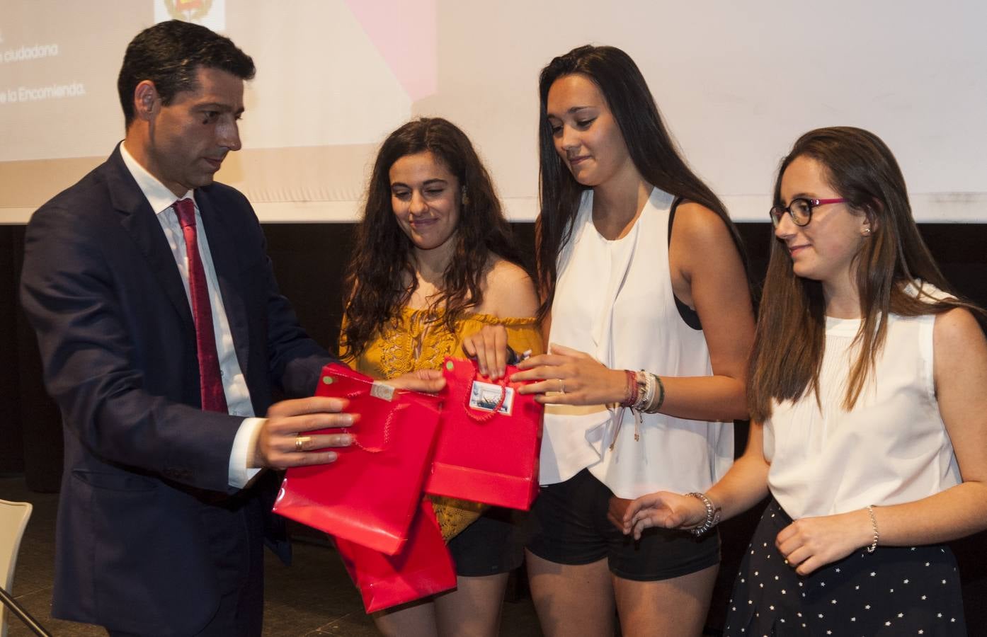 El IES José Jiménez Lozano de Valladolid premia los trabajos de investigación de sus alumnos