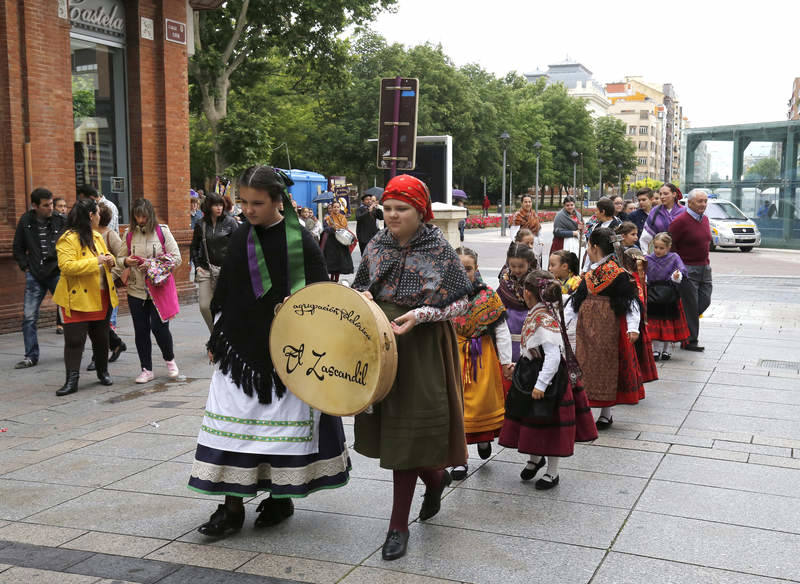 Festival de danzas y paseo por la Calle Mayor