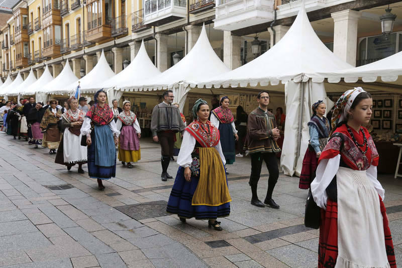 Festival de danzas y paseo por la Calle Mayor