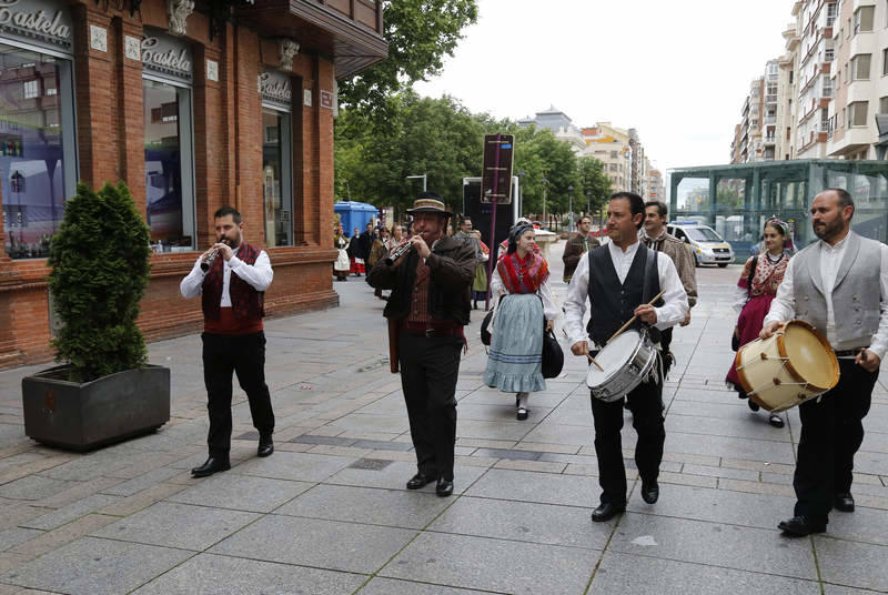 Festival de danzas y paseo por la Calle Mayor