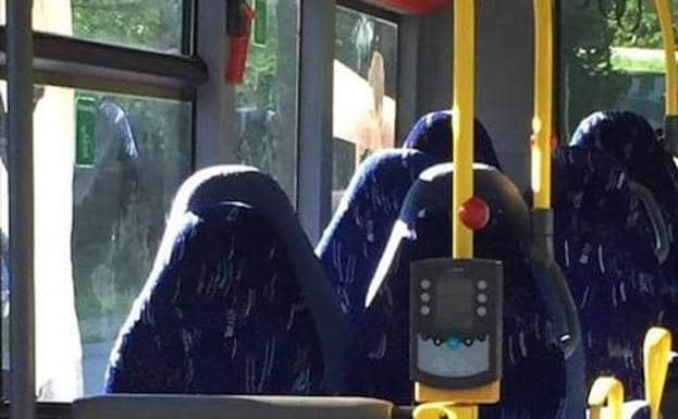 Radicales noruegos confunden unos asientos de autobús vacíos con mujeres con burka