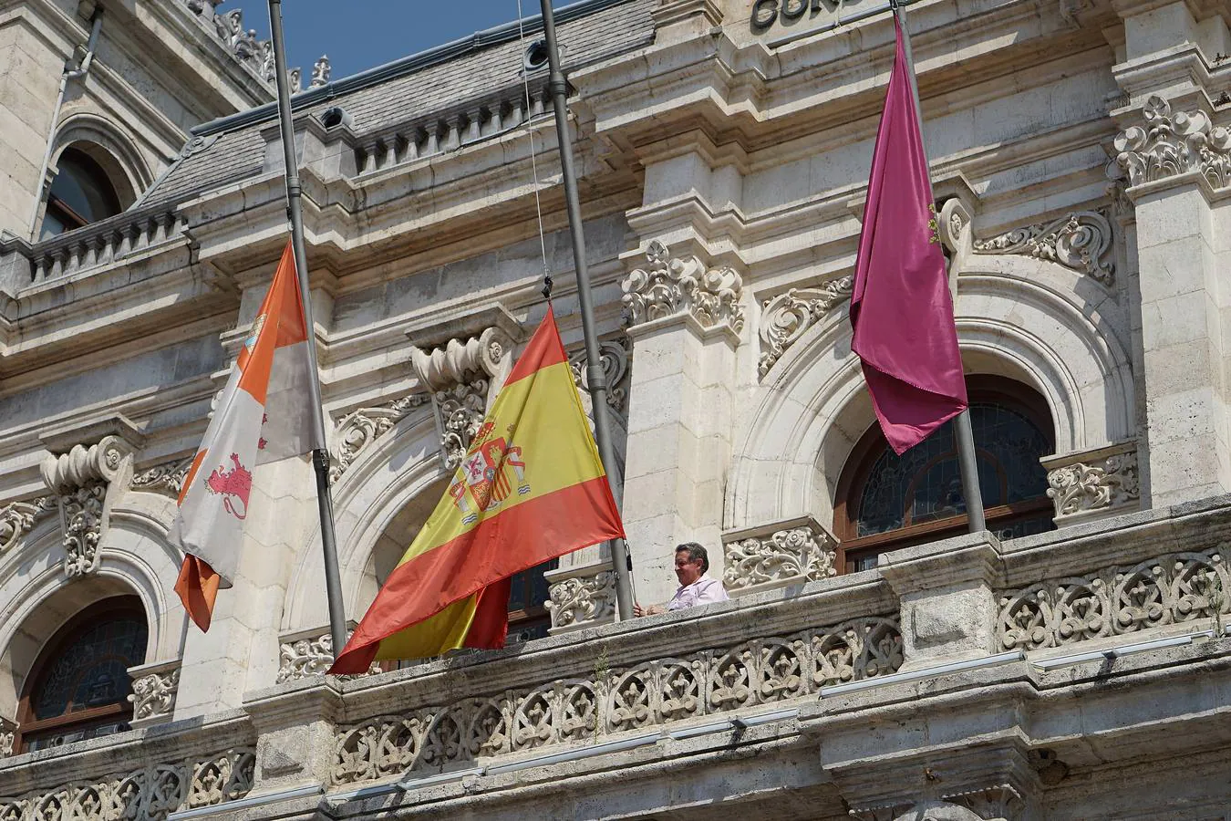 Minuto de silencio en Valladolid y en Pedrajas de San Esteban por la niña asesinada