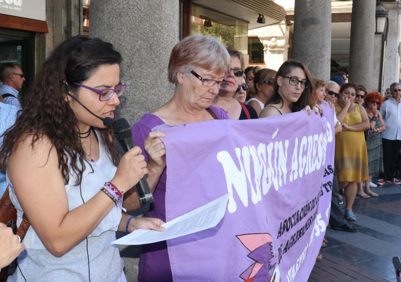 Concentración en Fuente Dorada por la niña de cuatro años que muere maltratada