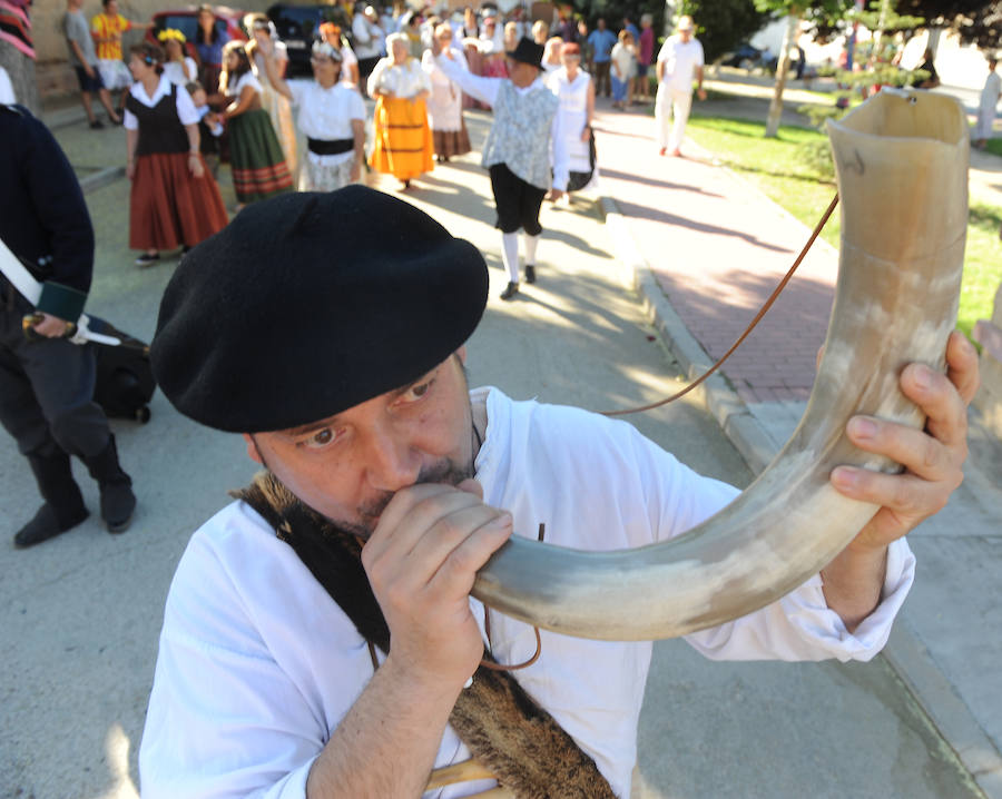 Desfile de la recreación histórica de 1790 en Pozaldez en &#039;El Caño se viste de época&#039;