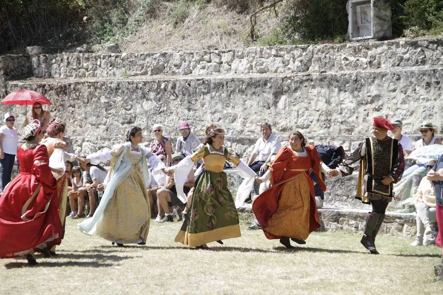 Danzas en la representación histórica de Cogeces del Monte. 