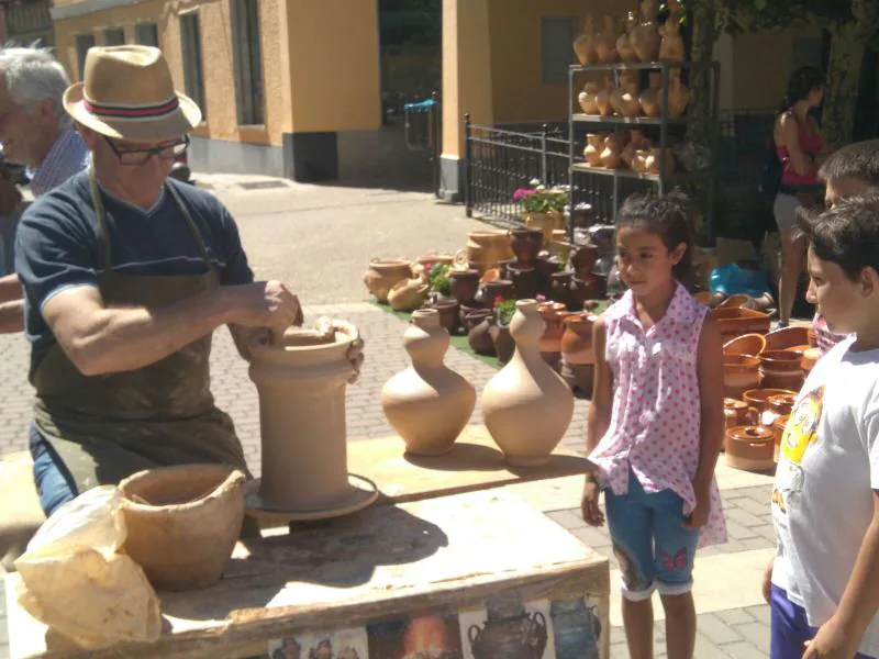 Feria de cerámica en Paredes de Nava