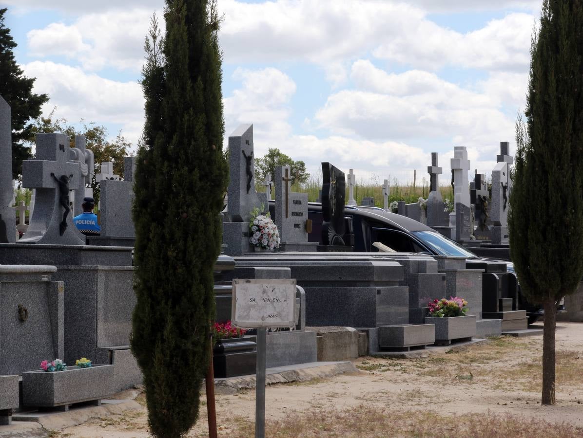 Funeral por la niña muerta por malos tratos