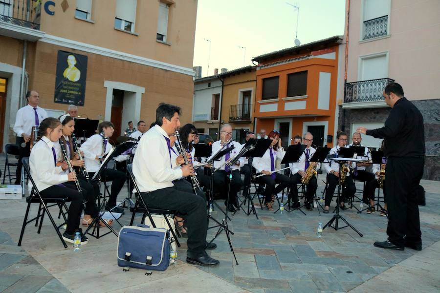 La Banda de Música de la Asociación Cultural Juvenil Baltanasiega rinde homenaje al poeta con una animada velada en Torquemada