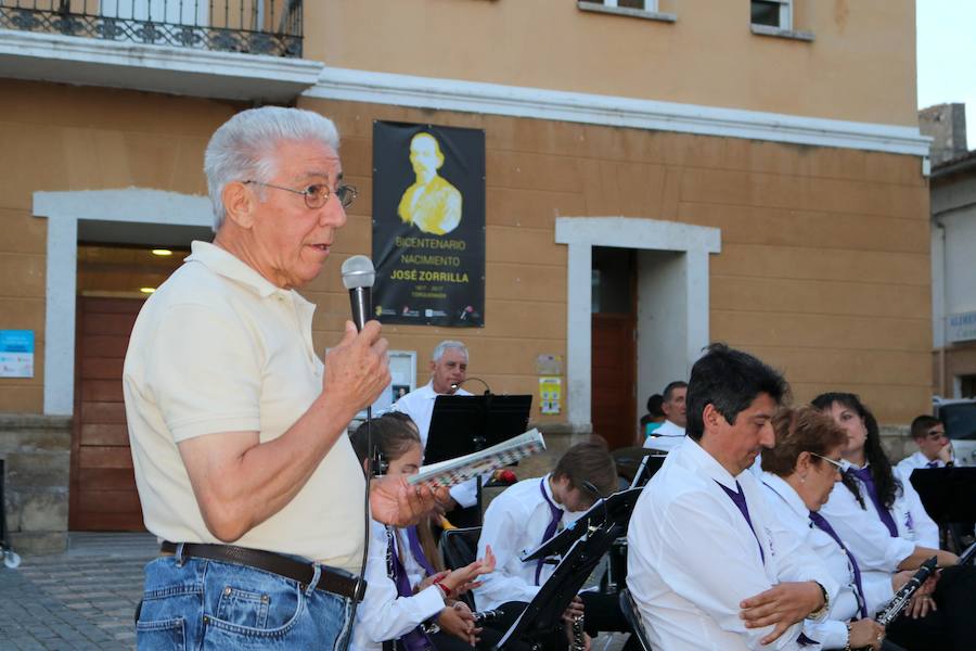 La Banda de Música de la Asociación Cultural Juvenil Baltanasiega rinde homenaje al poeta con una animada velada en Torquemada