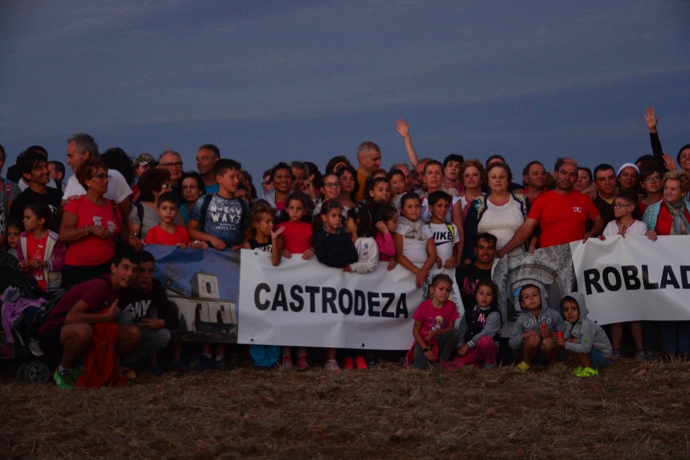 Los pueblos de Castrodeza, Velliza, Villán de Tordesillas y Robladillo se reúnen bajo la luna llena en el páramo de Torozos. 