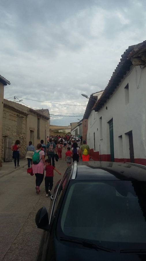 Los pueblos de Castrodeza, Velliza, Villán de Tordesillas y Robladillo se reúnen bajo la luna llena en el páramo de Torozos. 