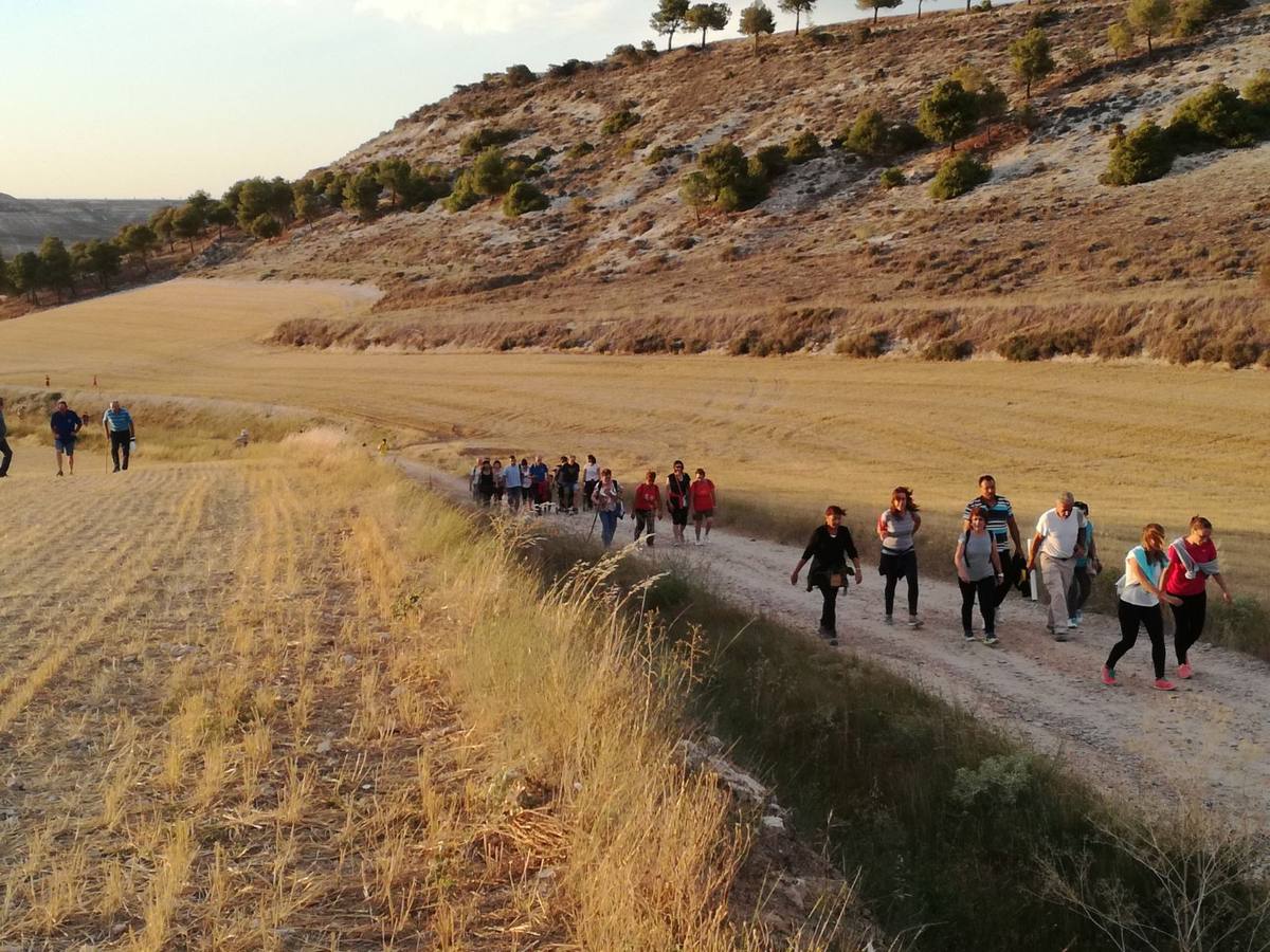 Los pueblos de Castrodeza, Velliza, Villán de Tordesillas y Robladillo se reúnen bajo la luna llena en el páramo de Torozos. 