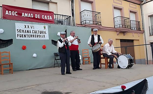 Serafín Vaquerizo (izquierda), Félix Álvaro, Santiago Matey y Vicente García, durante su actuación. 