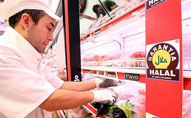 Los productos halal perfectamente identificados en el lineal.