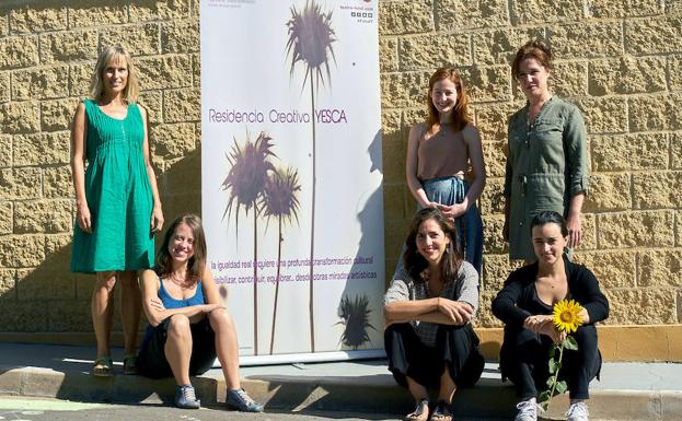 Mujeres pertenecientes a la Residencia Creativa YESCA 2017. 