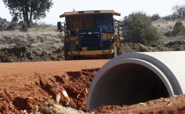 Obras en un tramo de la A-11. 