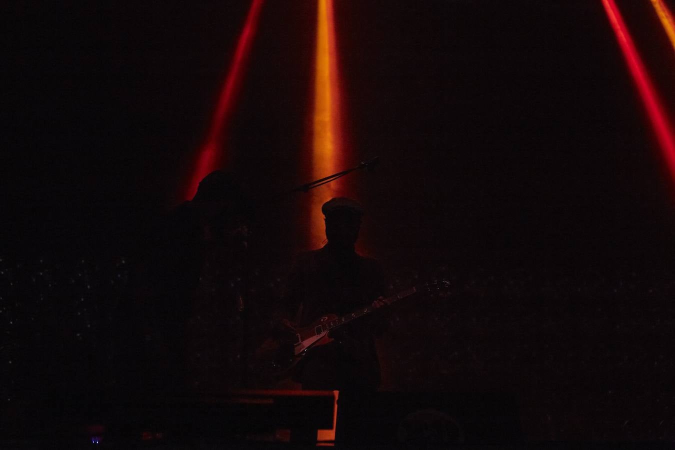 El plantel de la noche prometía, con Leiva, Fangoria, Sidonie, Coque Maya y Xoel López. Y con ellos, 25.000 personas pudieron disfrutar de la completa oferta musical que se fue sucediendo entre los escenarios Ribera del Duero y Aranda. Con el cartel de no hay billetes colgado desde última hora del jueves, la organización decidió duplicar anoche los carriles de entrada al recinto para evitar las colas que se formaron en la jornada del jueves y generaron las quejas de algunos usuarios.