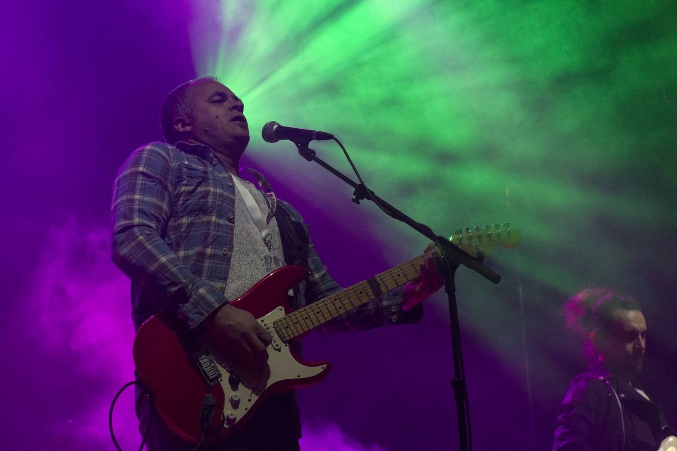 El plantel de la noche prometía, con Leiva, Fangoria, Sidonie, Coque Maya y Xoel López. Y con ellos, 25.000 personas pudieron disfrutar de la completa oferta musical que se fue sucediendo entre los escenarios Ribera del Duero y Aranda. Con el cartel de no hay billetes colgado desde última hora del jueves, la organización decidió duplicar anoche los carriles de entrada al recinto para evitar las colas que se formaron en la jornada del jueves y generaron las quejas de algunos usuarios.