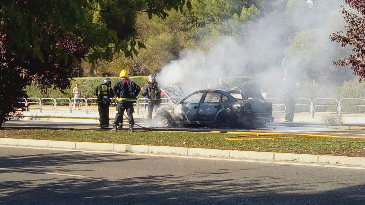 El coche ha quedado completamente calcinado