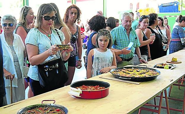 Los cinco platos que fueron presentados al Concurso de Paellas en Garcibuey. 