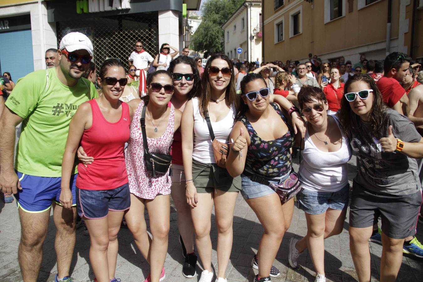 La alta participación no impidió que el pasacalles llegase a hora a su destino, la espectacular plaza del Coso