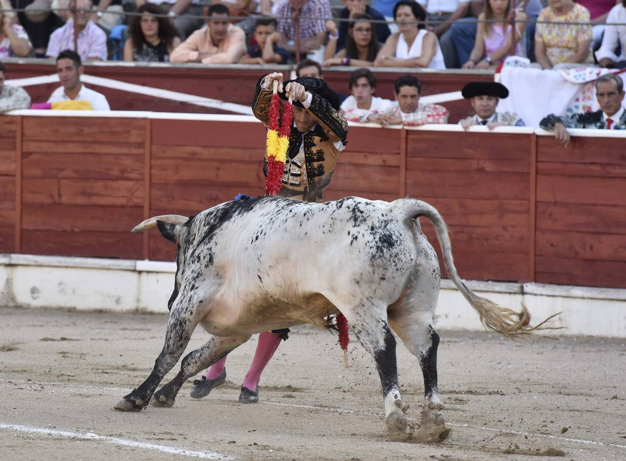 Álvaro García y Antonio Catalán 'Toñete' salieron por la puerta grande a hombros de los quintos