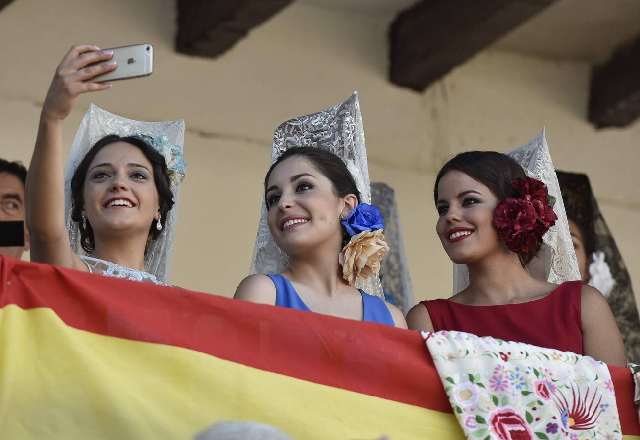 Álvaro García y Antonio Catalán 'Toñete' salieron por la puerta grande a hombros de los quintos