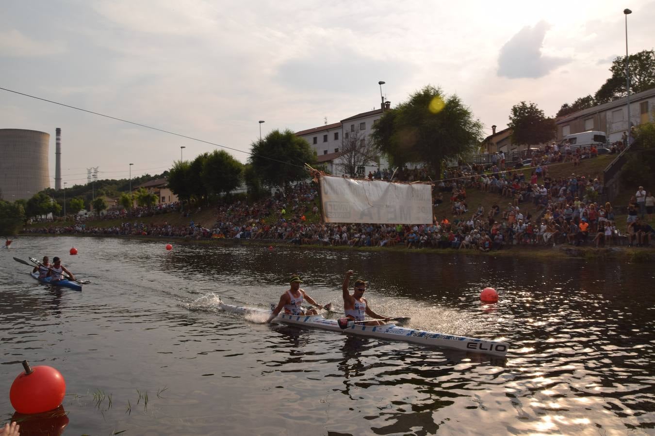 La competición contó con la participación de 320 palistas y 247 embarcaciones