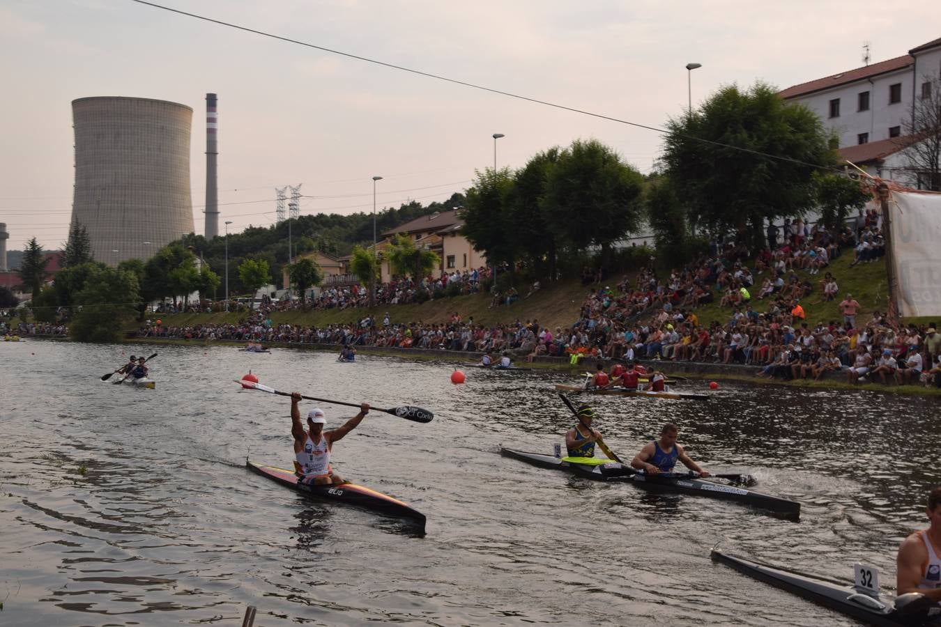 La competición contó con la participación de 320 palistas y 247 embarcaciones