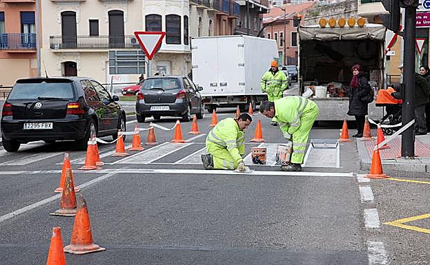 Puerta de la Feria durante unas obras de reacondicionamiento. 