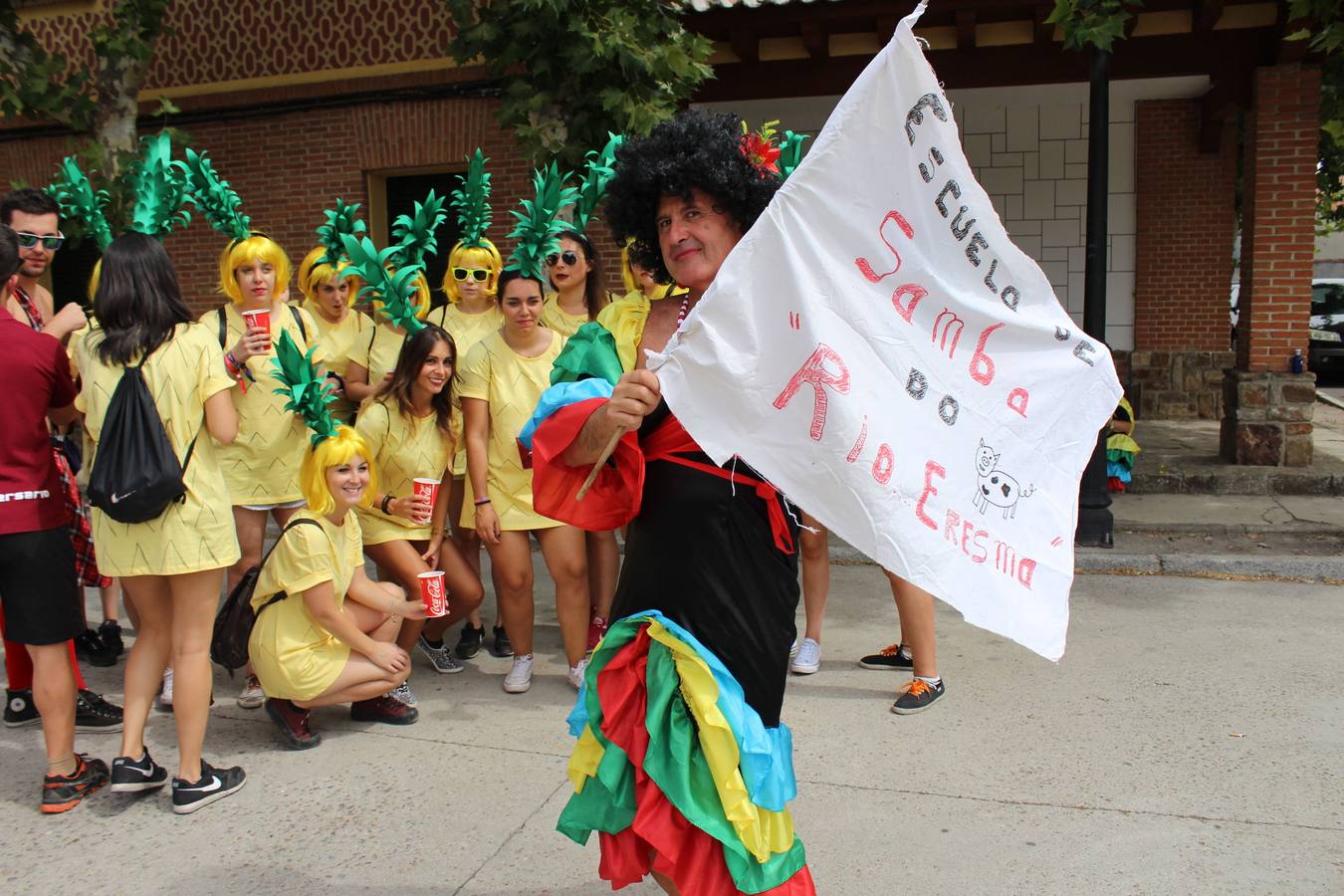 El vermú musical, basado en un concurso de disfraces de temática libre, es uno de los eventos que goza de más éxitos