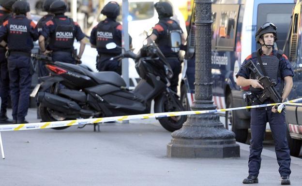 Efectivos policiales en el lugar del suceso