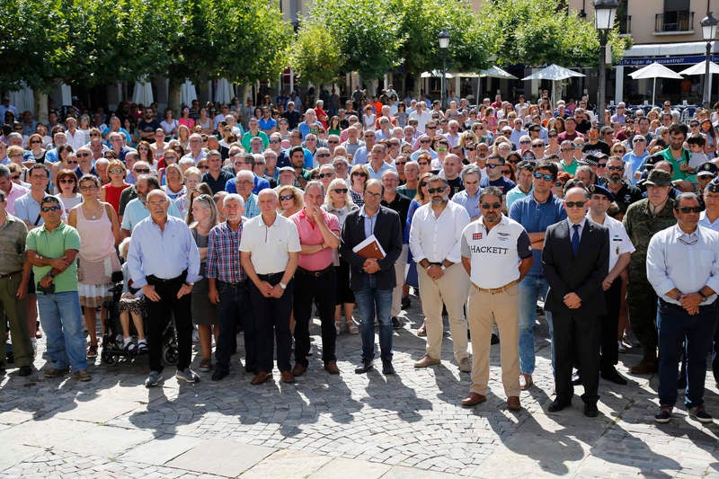 La Plaza Mayor, la Subdelegación del Gobierno y varios puntos de la provincia reflejan el dolor por las víctimas de los atentados