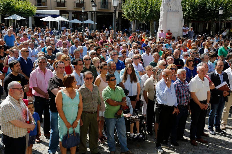 La Plaza Mayor, la Subdelegación del Gobierno y varios puntos de la provincia reflejan el dolor por las víctimas de los atentados