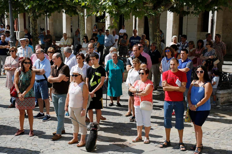 La Plaza Mayor, la Subdelegación del Gobierno y varios puntos de la provincia reflejan el dolor por las víctimas de los atentados