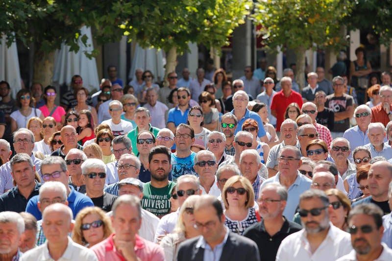 La Plaza Mayor, la Subdelegación del Gobierno y varios puntos de la provincia reflejan el dolor por las víctimas de los atentados