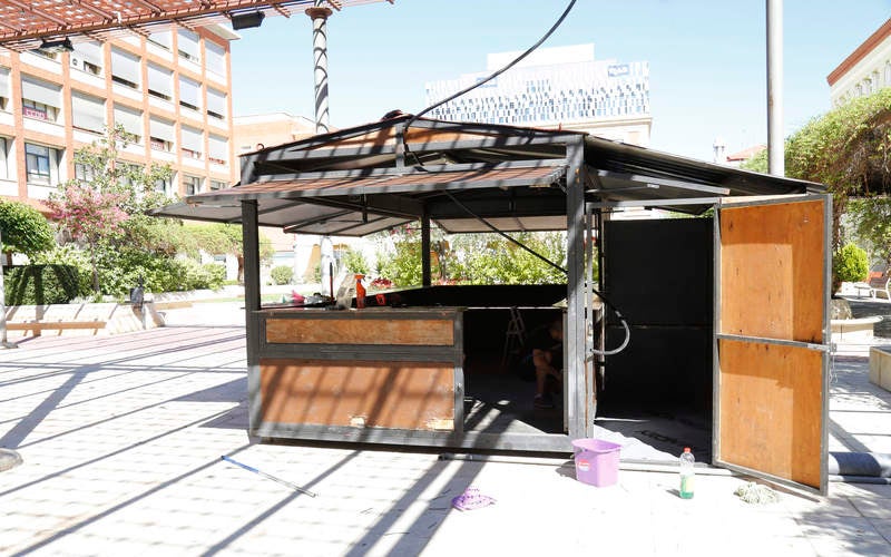 Comienza la instalación de las casetas de la Feria de Día de Palencia