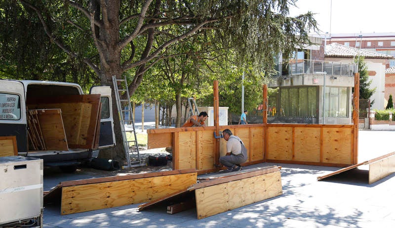 Comienza la instalación de las casetas de la Feria de Día de Palencia