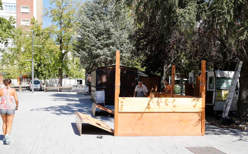 Comienza la instalación de las casetas de la Feria de Día de Palencia