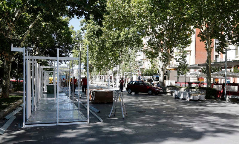 Comienza la instalación de las casetas de la Feria de Día de Palencia