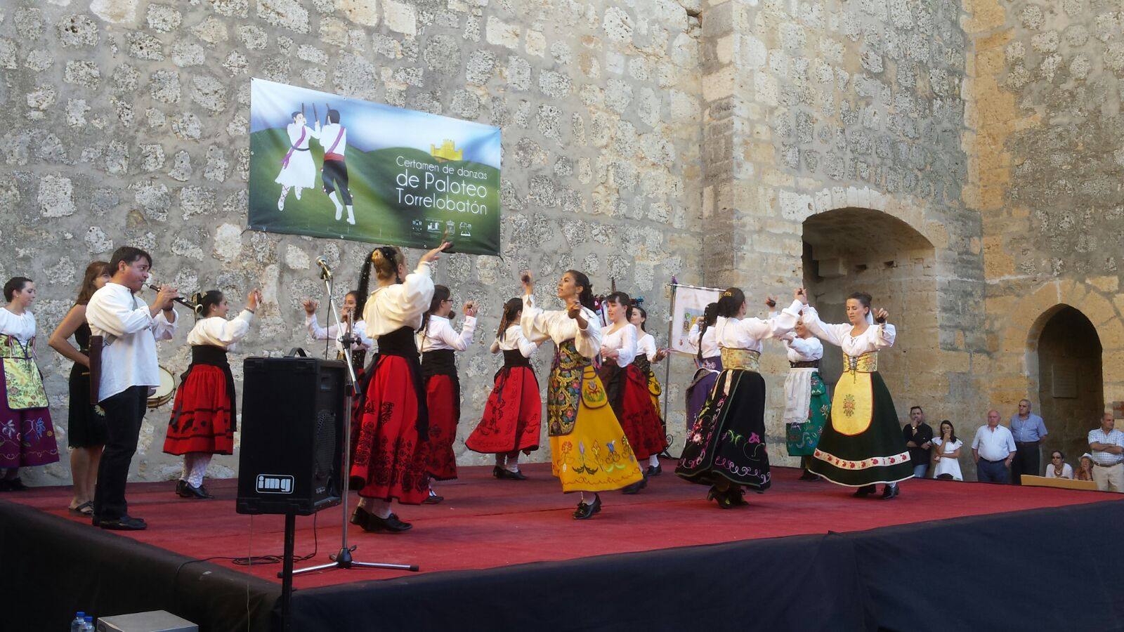 XI Certamen de danzas de paloteo en Torrelobatón