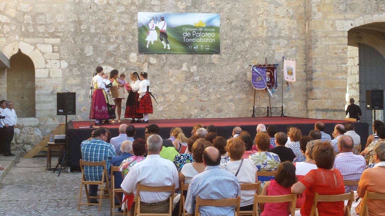 XI Certamen de danzas de paloteo en Torrelobatón