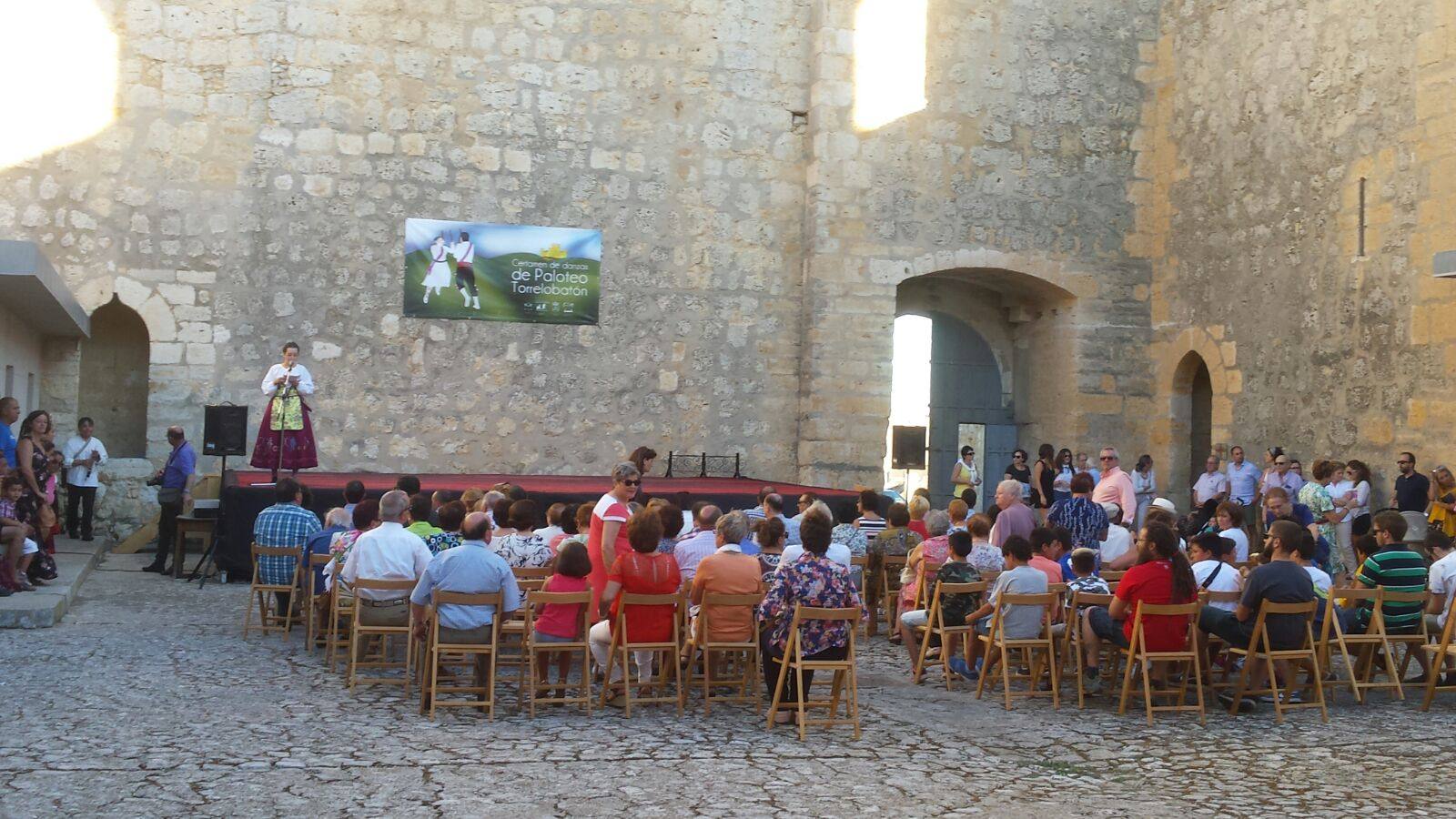 XI Certamen de danzas de paloteo en Torrelobatón