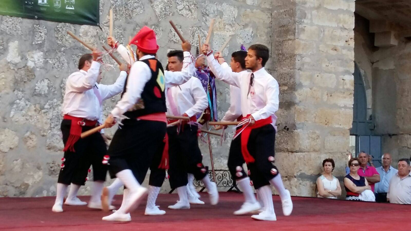 XI Certamen de danzas de paloteo en Torrelobatón