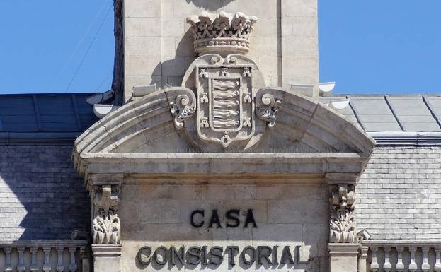 Escudo vallisoletano en el frontal de la Casa Consistorial