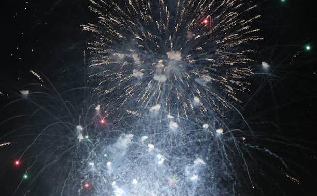 Fuegos artificiales en las Ferias y Fiestas de la Virgen de San Lorenzo 2016