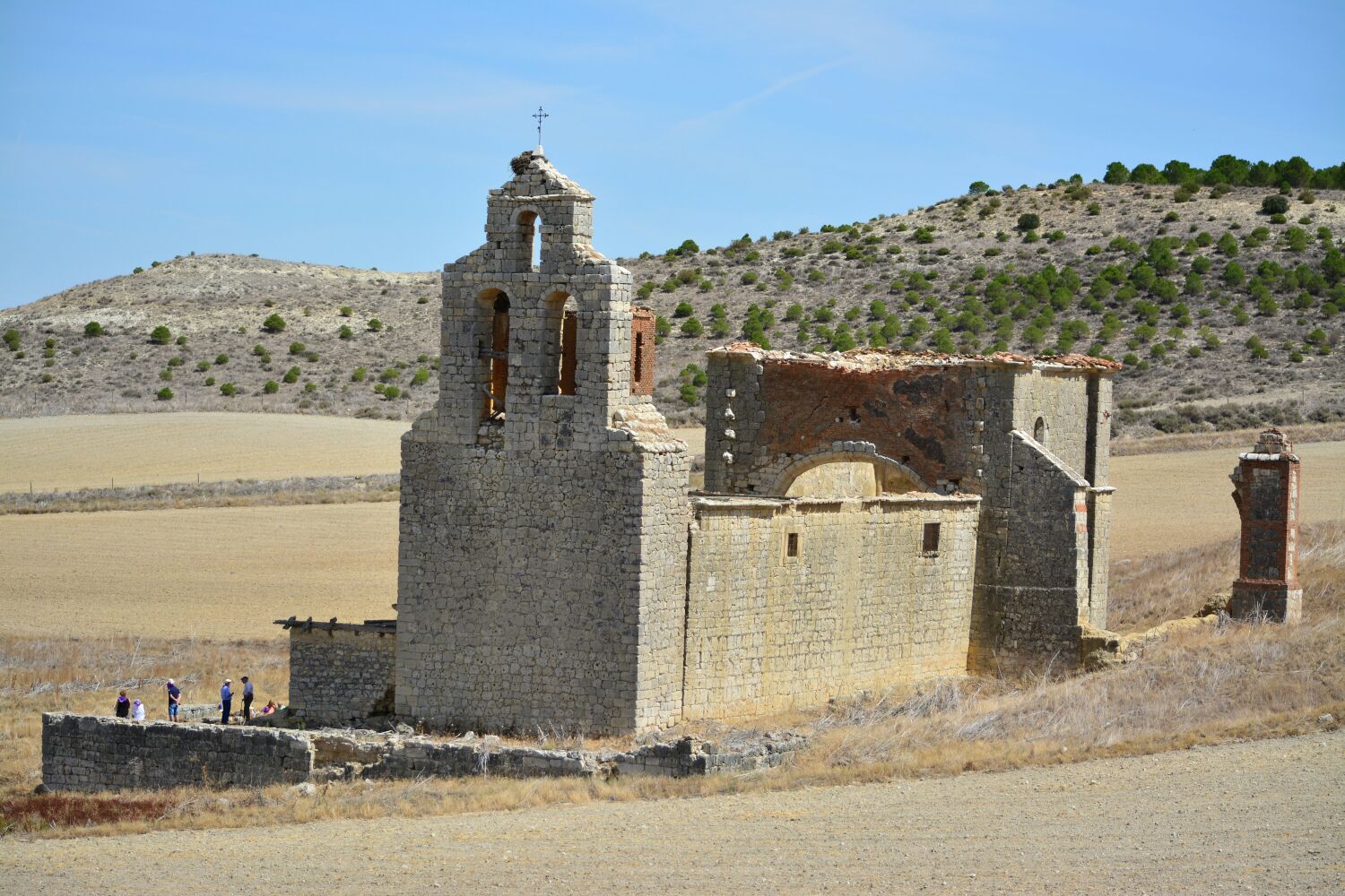 El pueblo permanece en ruinas desde que en 1967 emigraran los colonos después de la última cosecha