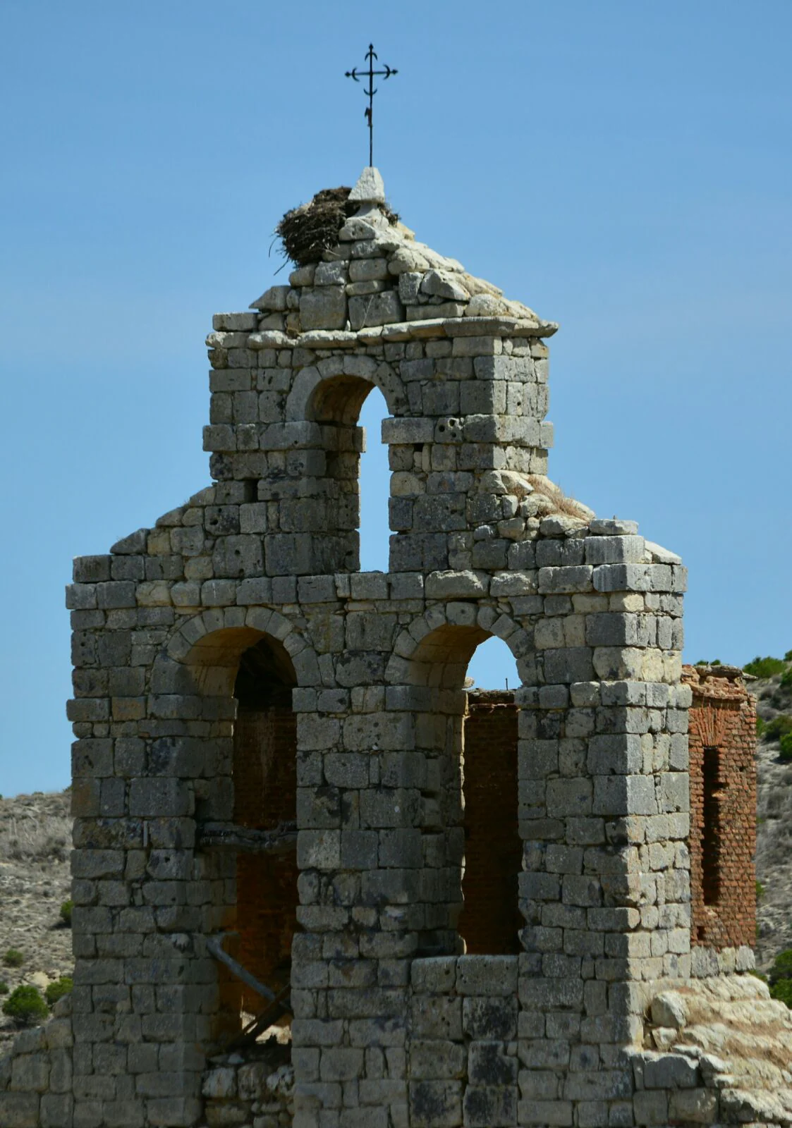 El pueblo permanece en ruinas desde que en 1967 emigraran los colonos después de la última cosecha