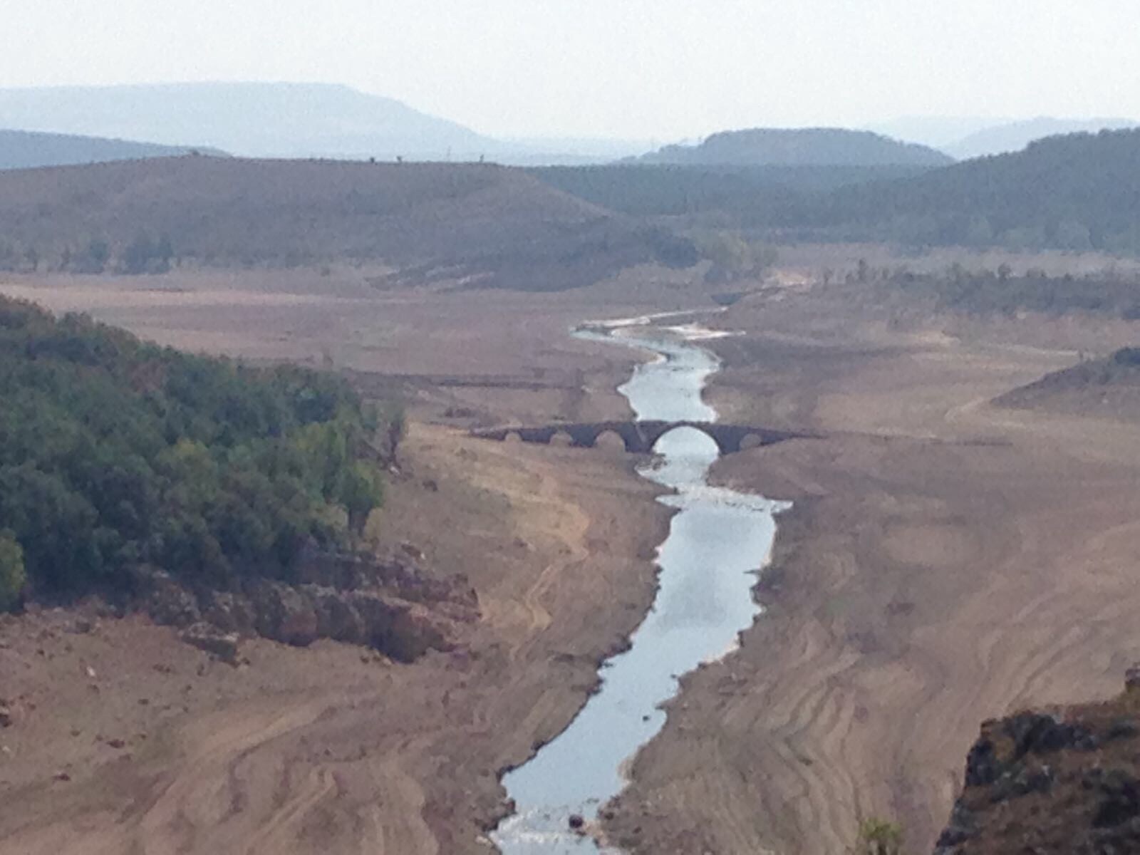 Pantano vacio de Aguilar visto desde Peña Cutral (Barrio de Santa María).