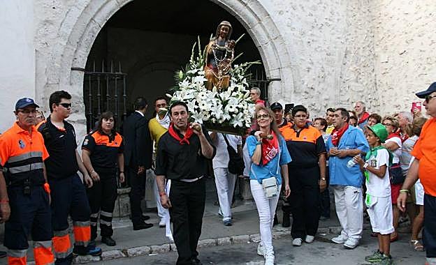 Procesión de la Virgen del Rosario en las fiestas de 2016. 